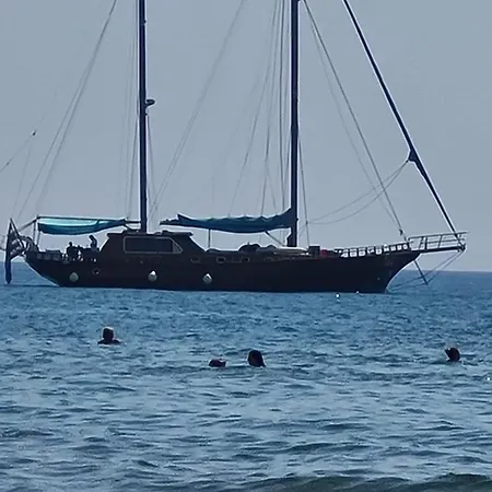 Ithaki Phinikoudes No. 201 Апартаменты Ларнака