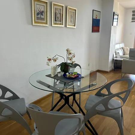 Lägenhet Ithaki Phinikoudes No. 201