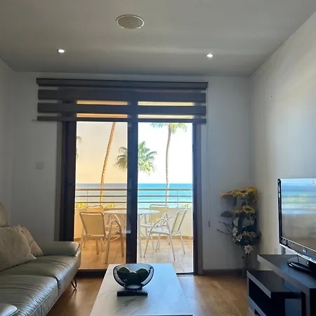 Ithaki Phinikoudes No. 201 アパート *