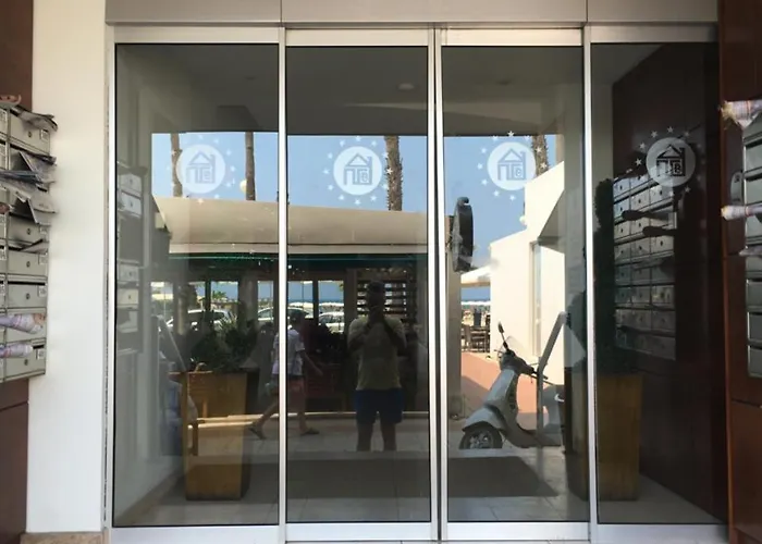 Lägenhet Ithaki Phinikoudes No. 201 *