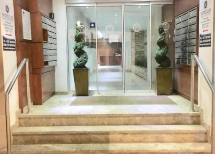 Ithaki Phinikoudes No. 201 ラルナカ